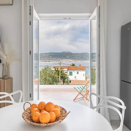 Modern In Slatine With Terrace Apartament
