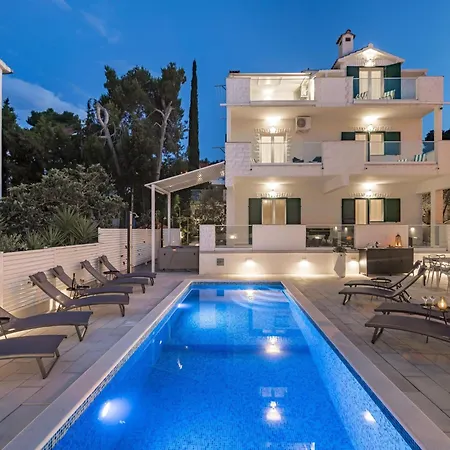 Modern In Slatine With Terrace Apartament