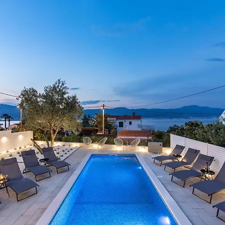 Modern In Slatine With Terrace