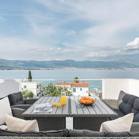 Modern In Slatine With Terrace Trogir