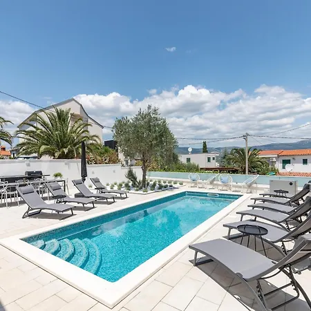 Modern In Slatine With Terrace Apartment *