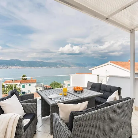 Modern In Slatine With Terrace Trogir