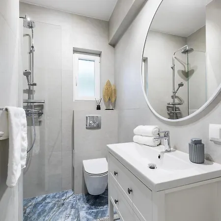 Modern In Slatine With Terrace Апартаменты