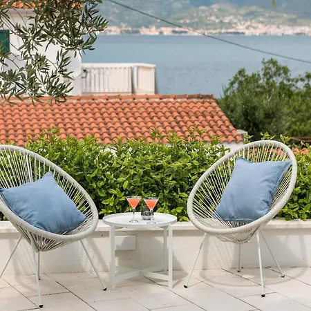 Modern In Slatine With Terrace Апартаменты