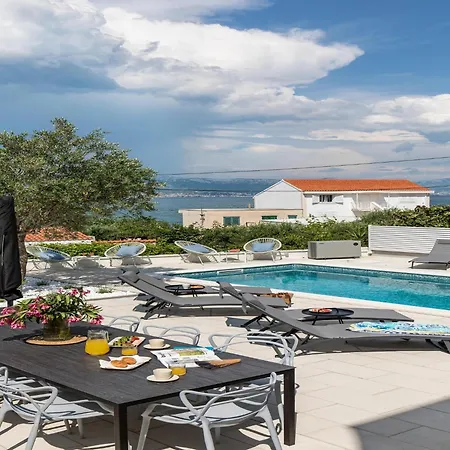 Modern In Slatine With Terrace