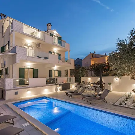 Modern In Slatine With Terrace Апартаменты *