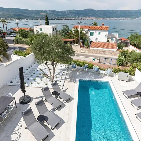 Apartment Modern In Slatine With Terrace