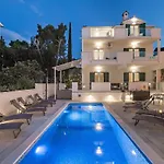 Modern In Slatine With Terrace Appartamento Traù