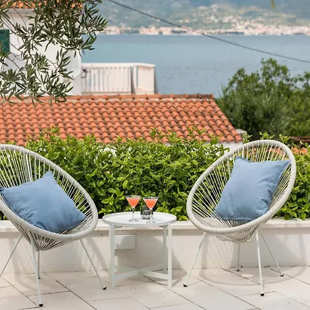 Apartman Modern In Slatine With Terrace