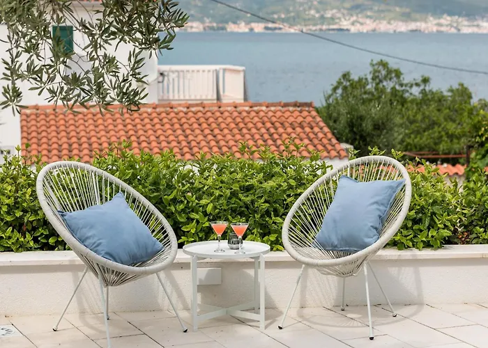 Modern In Slatine With Terrace Apartman