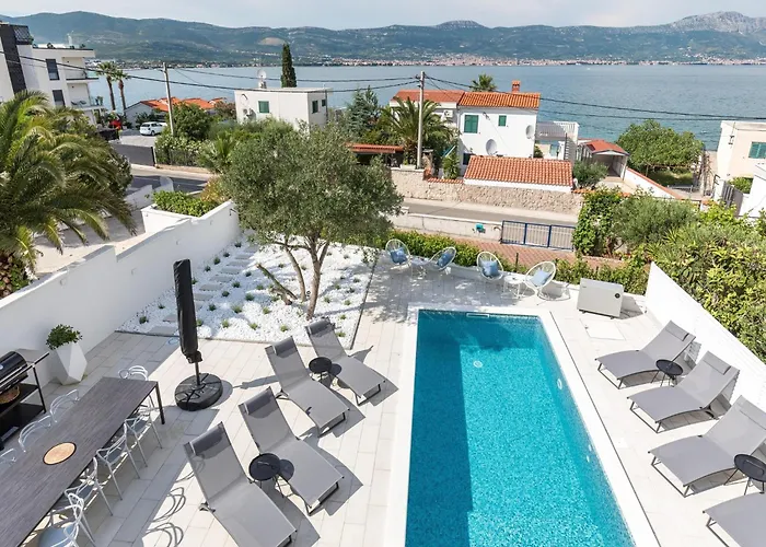 Apartman Modern In Slatine With Terrace