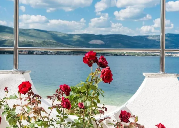 Apartman Modern In Slatine With Terrace Trogir